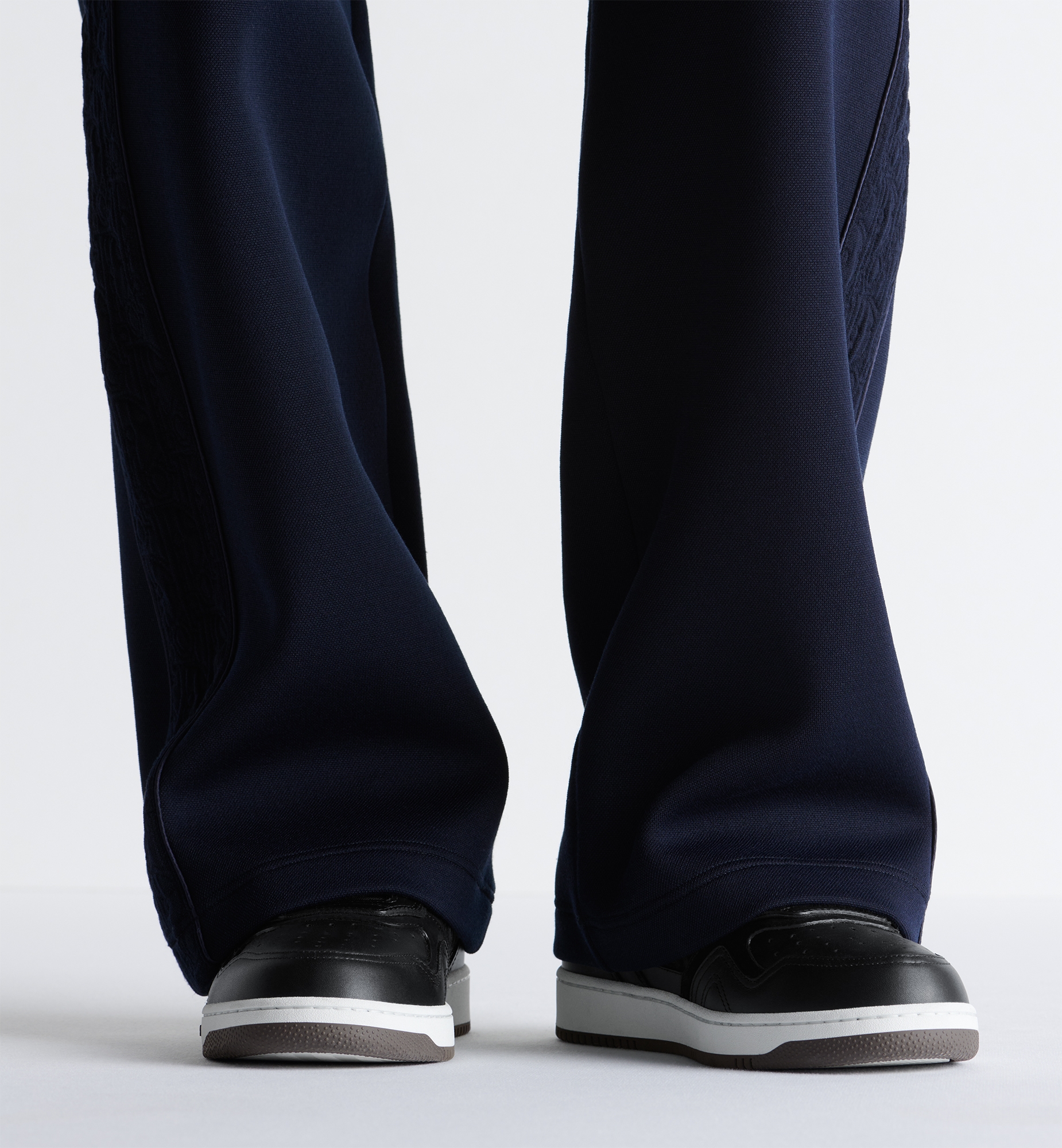 B27 Uptown Low-Top Sneaker Black