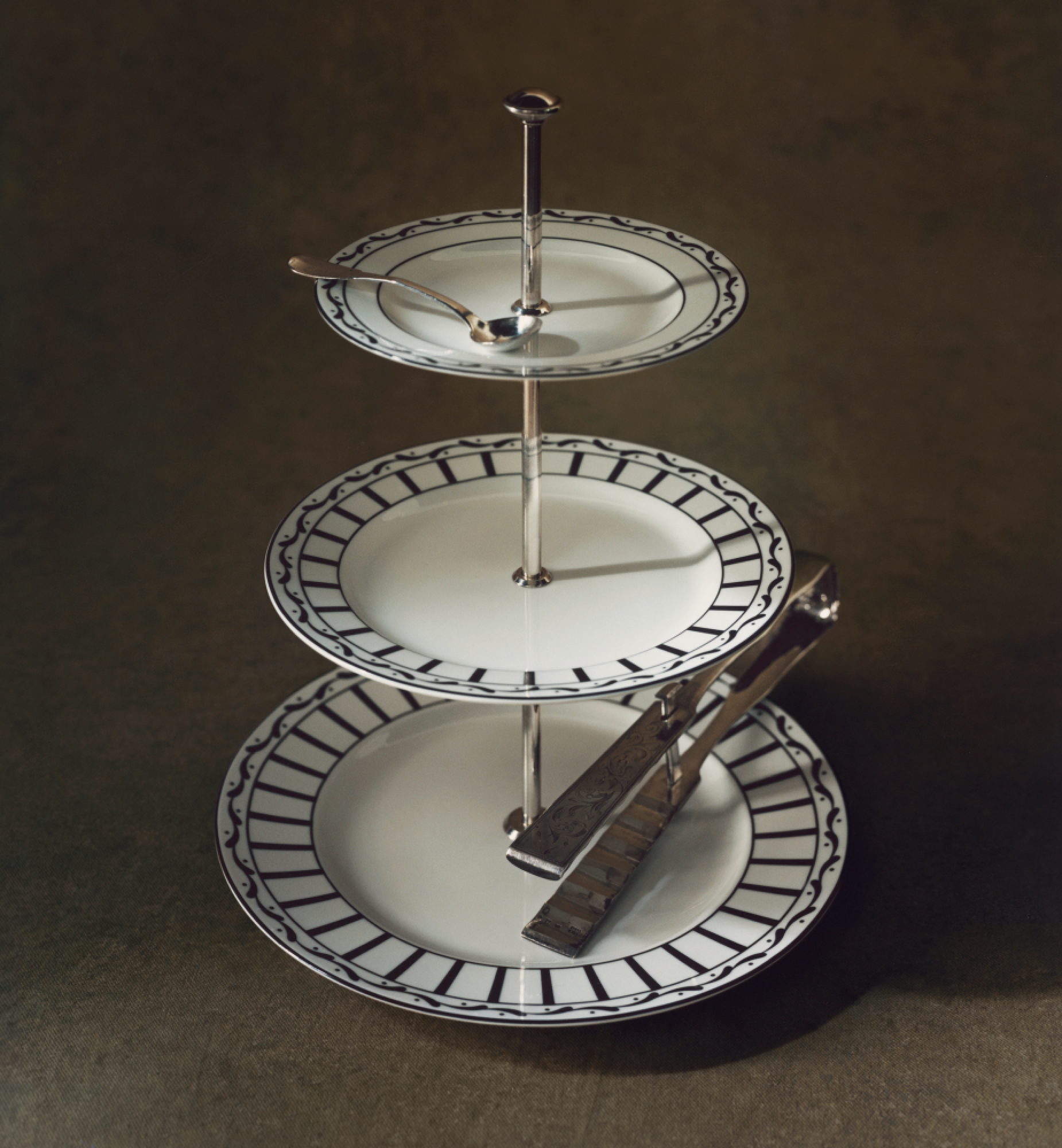 Three-Tiered Cake Stand Black